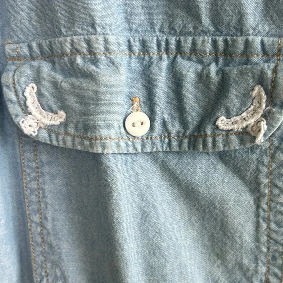 Witts End Vintage Light Denim Chambray Lace Trim Button Front Shirt Size Small - Picture 4 of 8